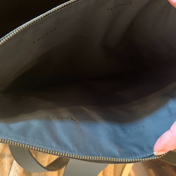 COACH Turnlock Charlie Carryall - Picture 10 of 10